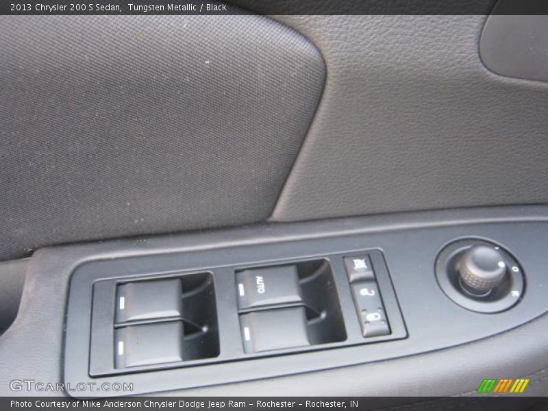 Tungsten Metallic / Black 2013 Chrysler 200 S Sedan