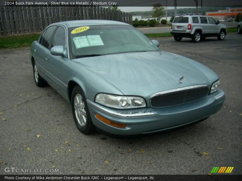 Front 3/4 View of 2004 Park Avenue 