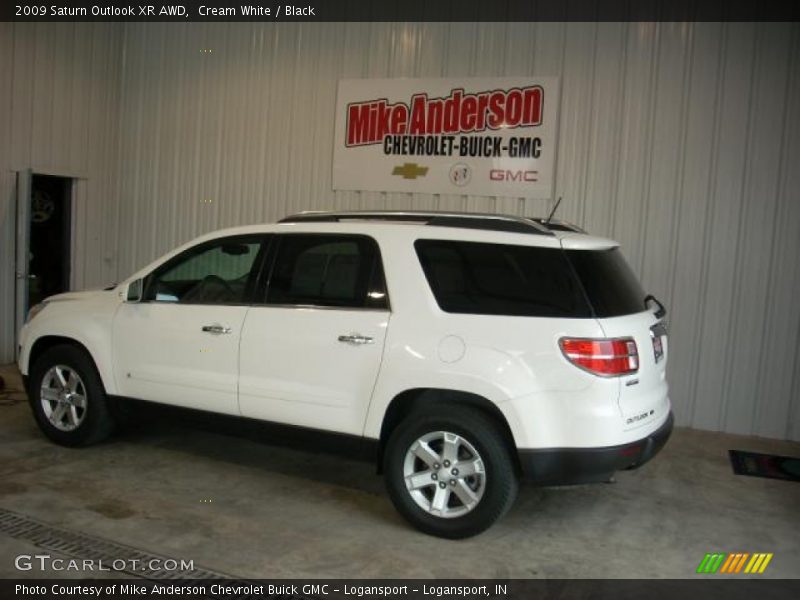 Cream White / Black 2009 Saturn Outlook XR AWD
