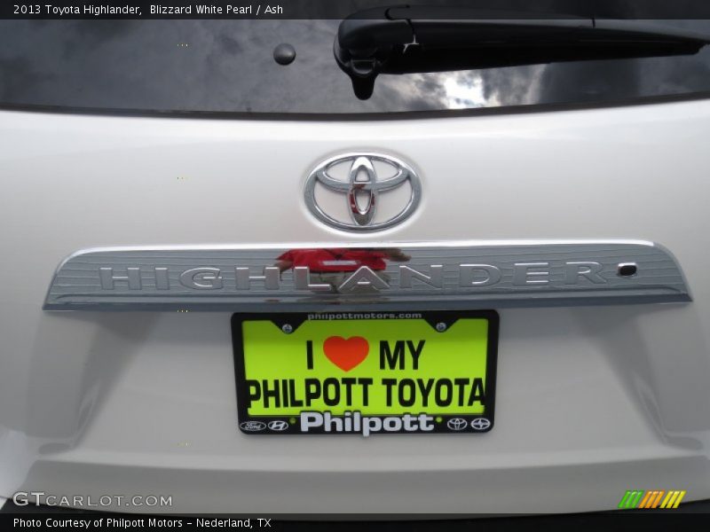 Blizzard White Pearl / Ash 2013 Toyota Highlander