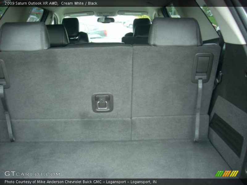 Cream White / Black 2009 Saturn Outlook XR AWD