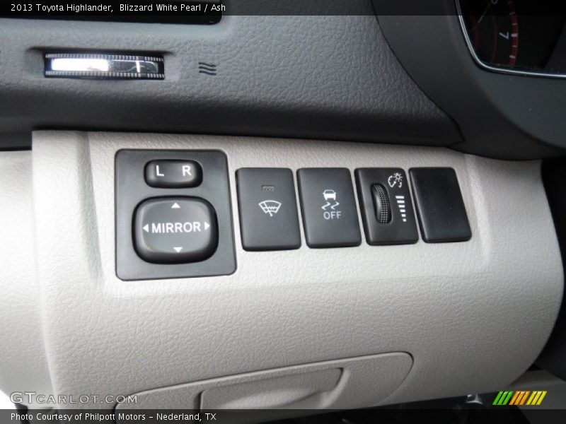 Blizzard White Pearl / Ash 2013 Toyota Highlander