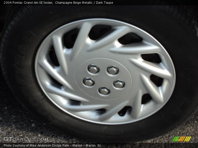 Champagne Beige Metallic / Dark Taupe 2004 Pontiac Grand Am SE Sedan