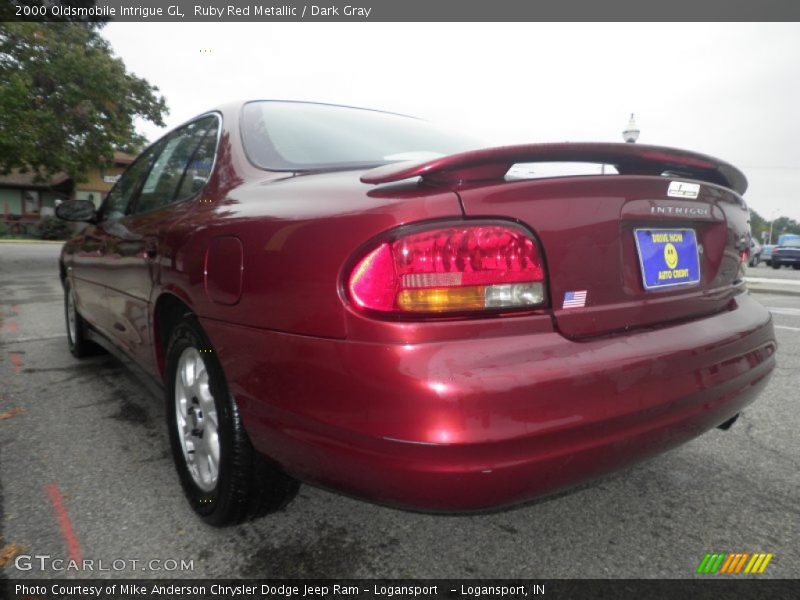 Ruby Red Metallic / Dark Gray 2000 Oldsmobile Intrigue GL