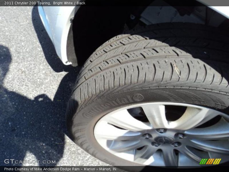 Bright White / Black 2011 Chrysler 200 Touring
