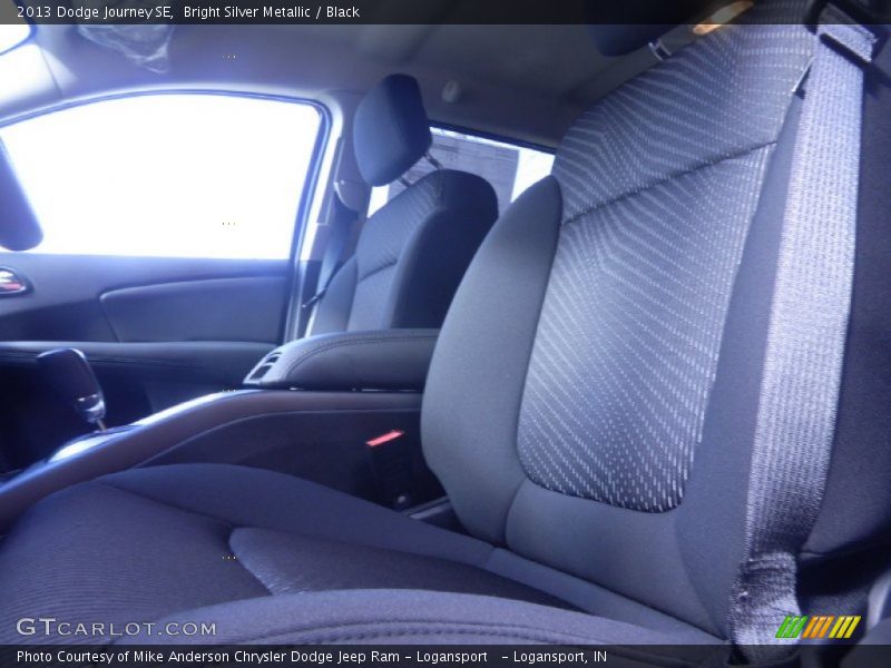 Bright Silver Metallic / Black 2013 Dodge Journey SE