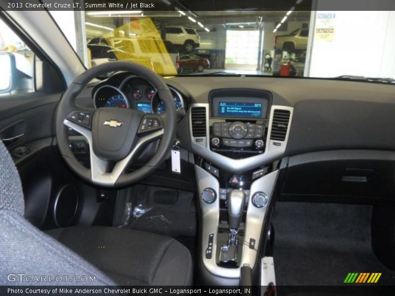 Summit White / Jet Black 2013 Chevrolet Cruze LT