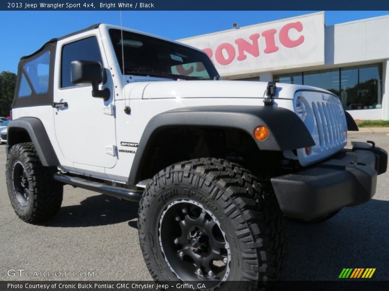 Bright White / Black 2013 Jeep Wrangler Sport 4x4