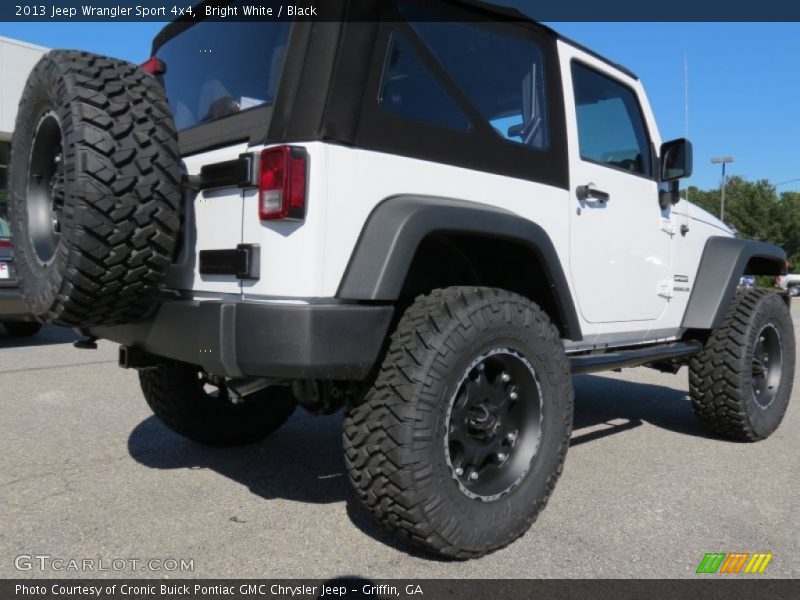 Bright White / Black 2013 Jeep Wrangler Sport 4x4