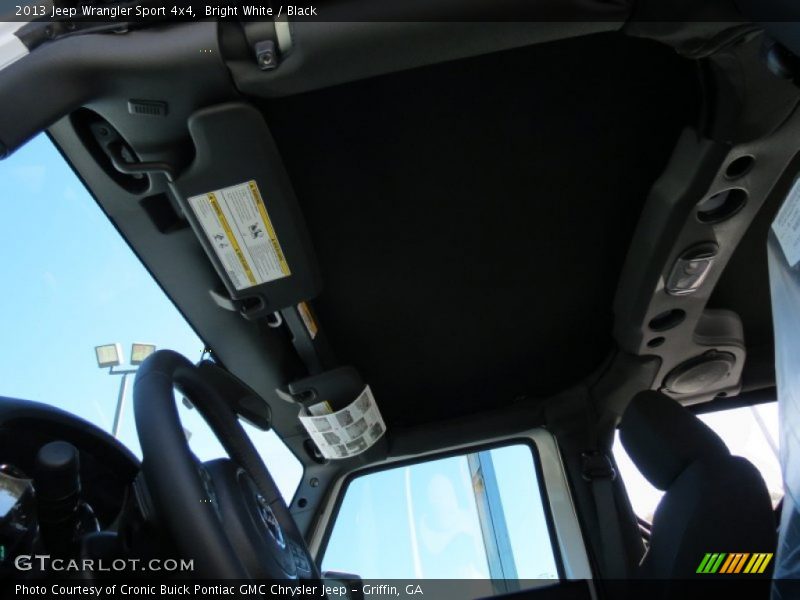 Bright White / Black 2013 Jeep Wrangler Sport 4x4