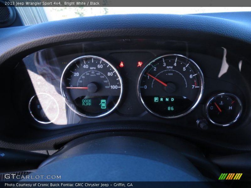 Bright White / Black 2013 Jeep Wrangler Sport 4x4