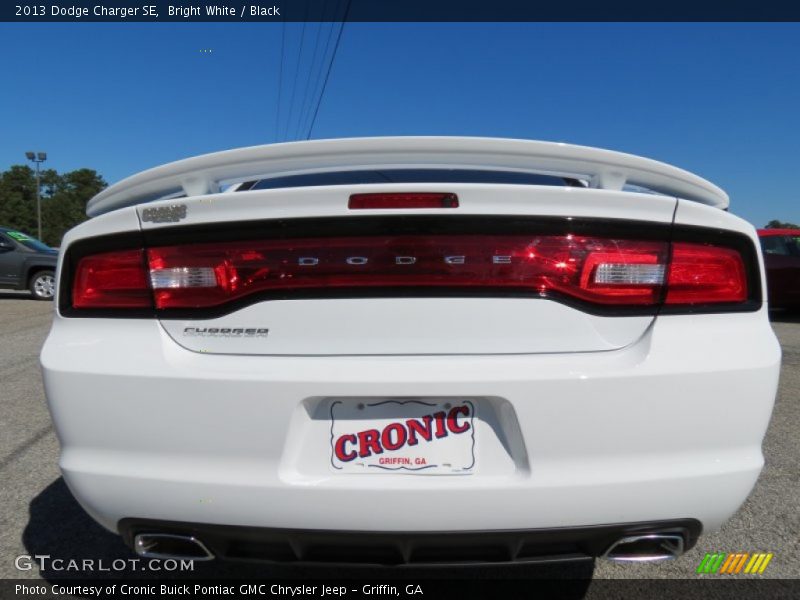 Bright White / Black 2013 Dodge Charger SE