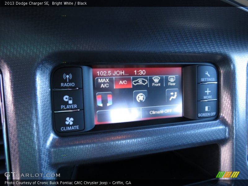 Bright White / Black 2013 Dodge Charger SE