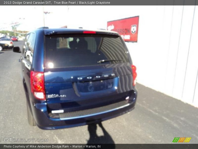 True Blue Pearl / Black/Light Graystone 2013 Dodge Grand Caravan SXT