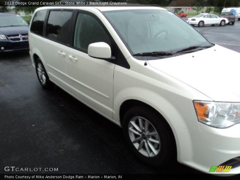 Stone White / Black/Light Graystone 2013 Dodge Grand Caravan SXT