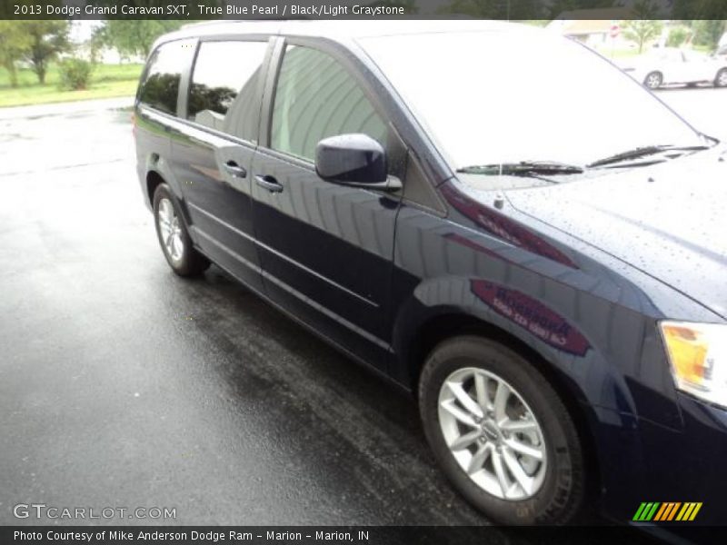True Blue Pearl / Black/Light Graystone 2013 Dodge Grand Caravan SXT