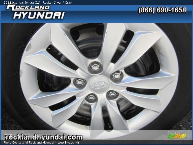 Radiant Silver / Gray 2011 Hyundai Sonata GLS