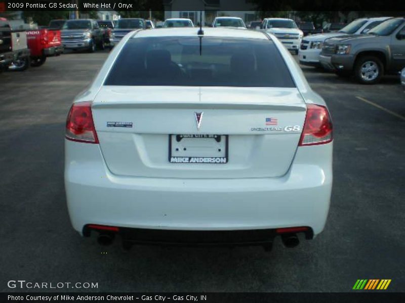 White Hot / Onyx 2009 Pontiac G8 Sedan