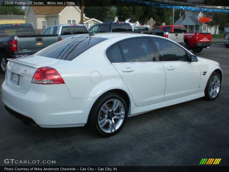 White Hot / Onyx 2009 Pontiac G8 Sedan