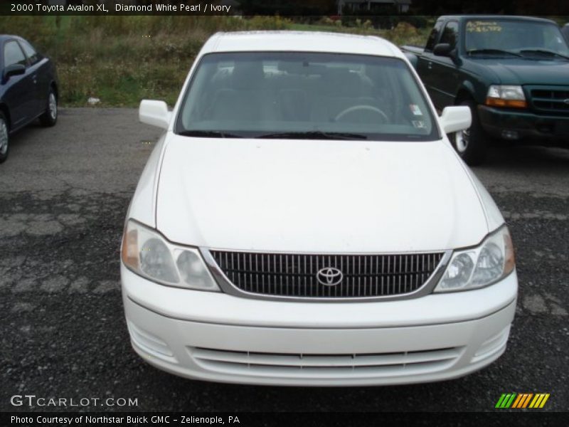 Diamond White Pearl / Ivory 2000 Toyota Avalon XL