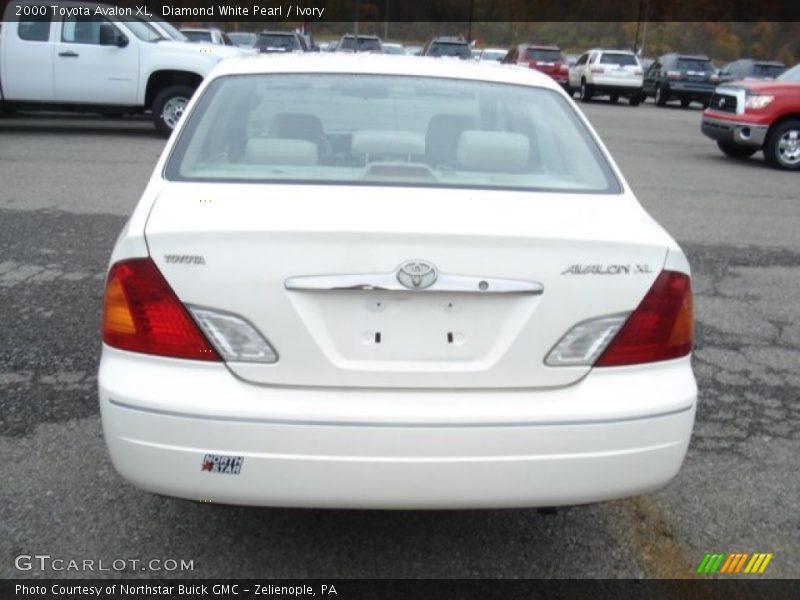 Diamond White Pearl / Ivory 2000 Toyota Avalon XL