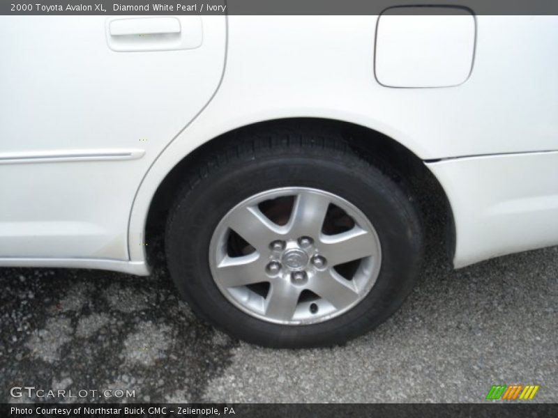 Diamond White Pearl / Ivory 2000 Toyota Avalon XL
