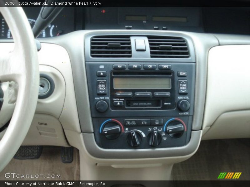 Diamond White Pearl / Ivory 2000 Toyota Avalon XL