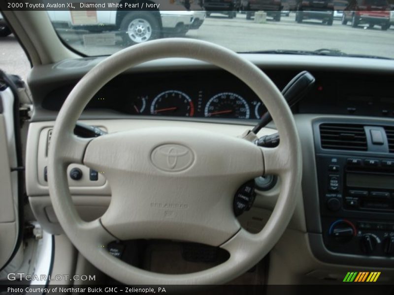 Diamond White Pearl / Ivory 2000 Toyota Avalon XL