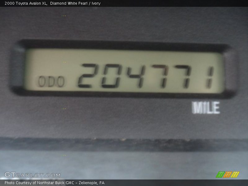 Diamond White Pearl / Ivory 2000 Toyota Avalon XL