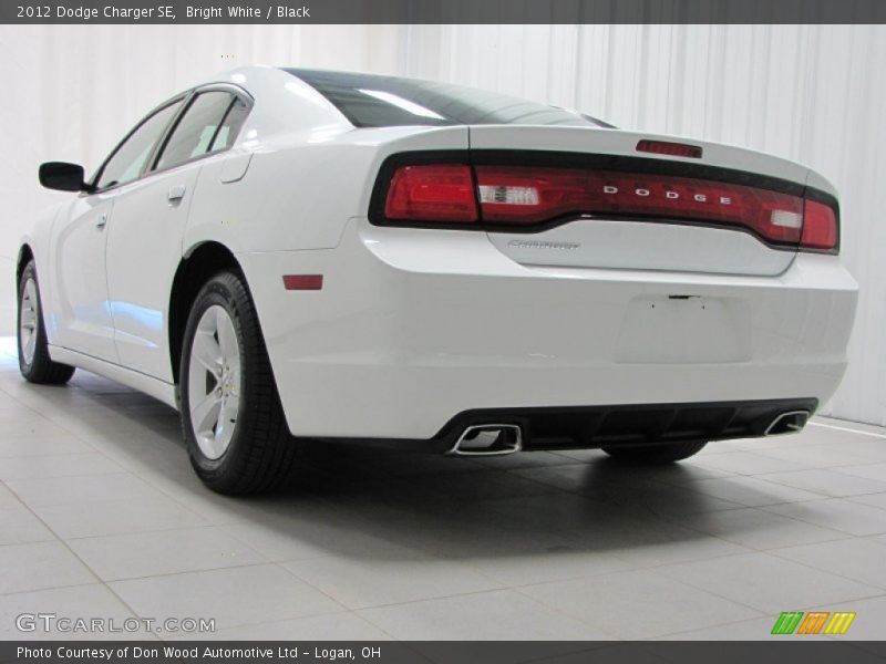 Bright White / Black 2012 Dodge Charger SE