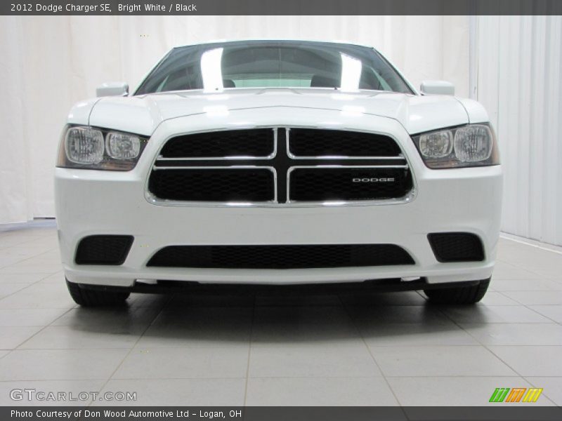 Bright White / Black 2012 Dodge Charger SE