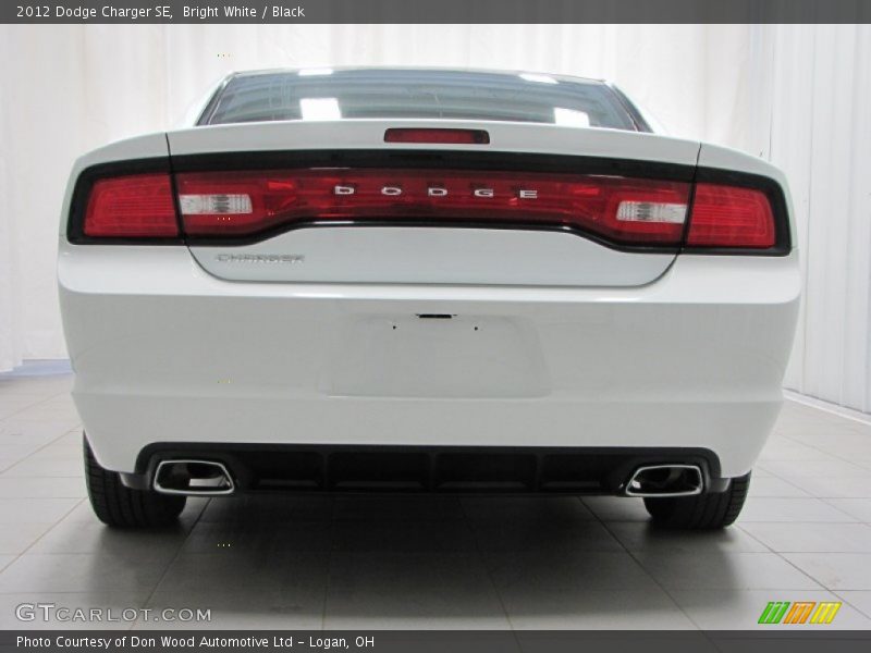Bright White / Black 2012 Dodge Charger SE