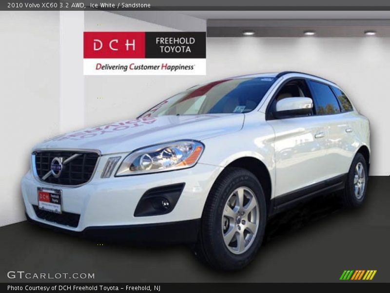Ice White / Sandstone 2010 Volvo XC60 3.2 AWD