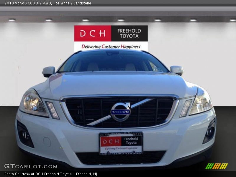 Ice White / Sandstone 2010 Volvo XC60 3.2 AWD
