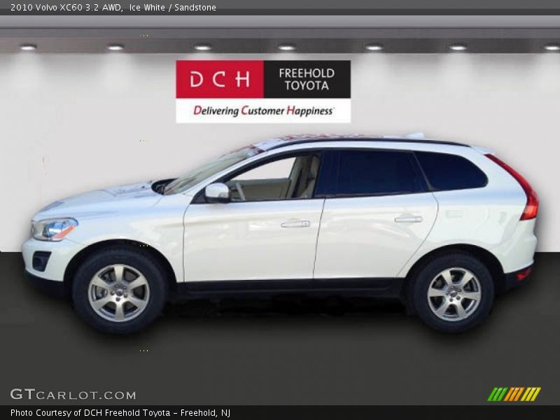 Ice White / Sandstone 2010 Volvo XC60 3.2 AWD