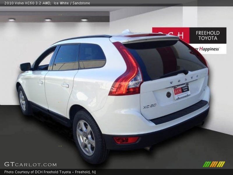 Ice White / Sandstone 2010 Volvo XC60 3.2 AWD