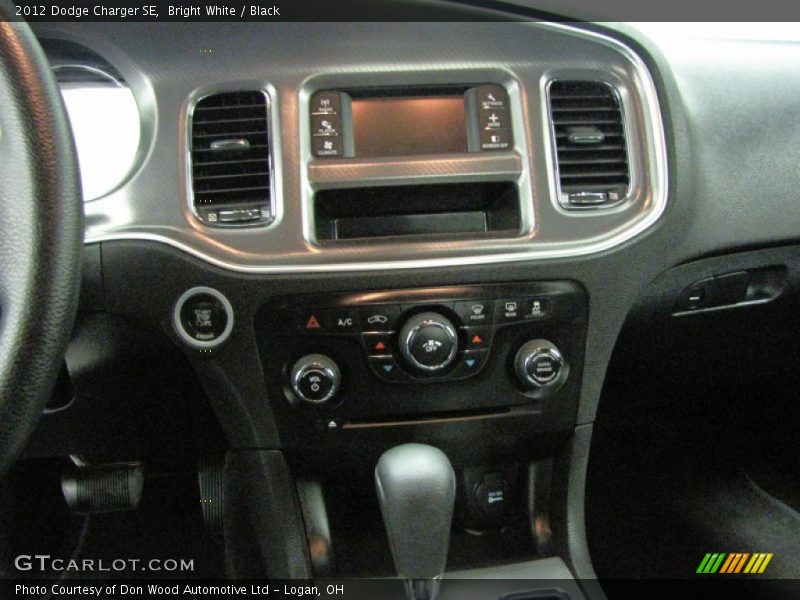 Bright White / Black 2012 Dodge Charger SE