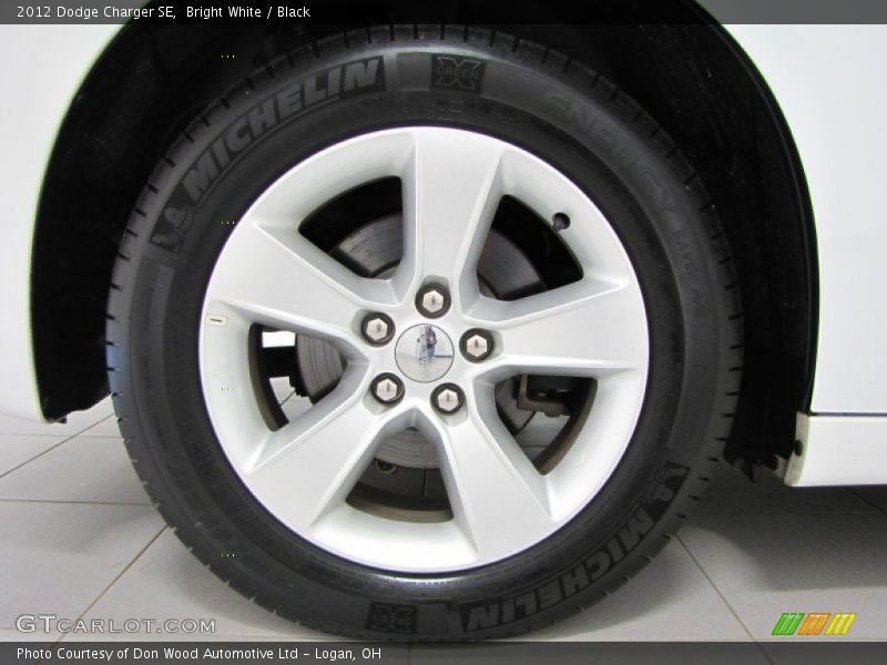 Bright White / Black 2012 Dodge Charger SE