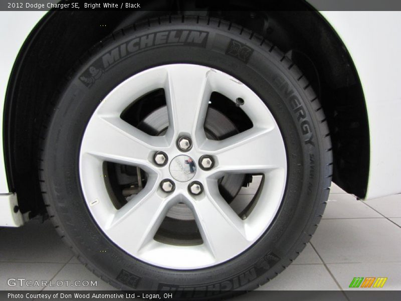 Bright White / Black 2012 Dodge Charger SE