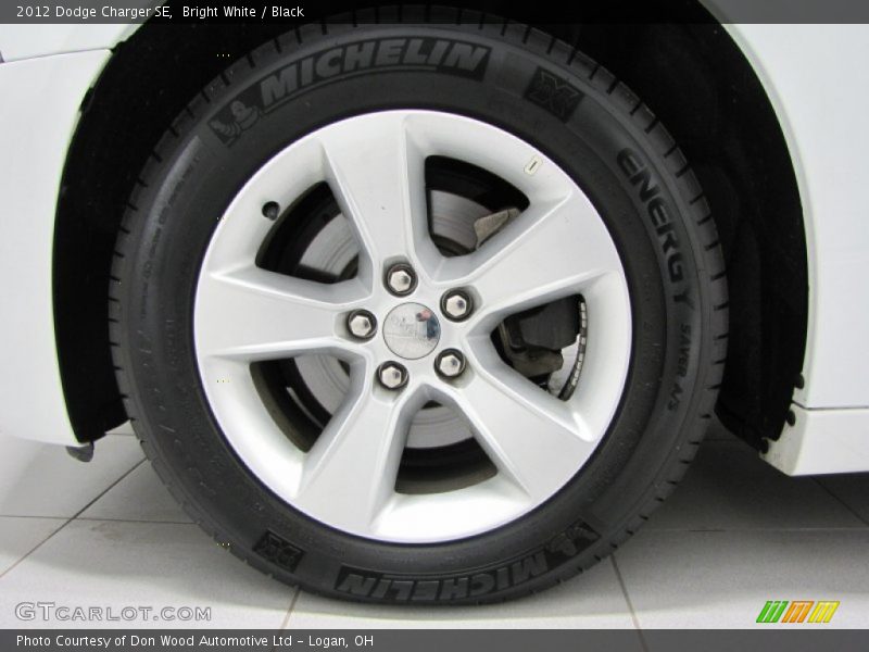 Bright White / Black 2012 Dodge Charger SE