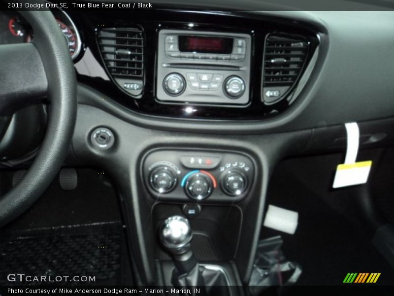 True Blue Pearl Coat / Black 2013 Dodge Dart SE