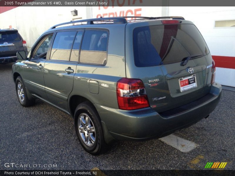 Oasis Green Pearl / Ivory 2005 Toyota Highlander V6 4WD
