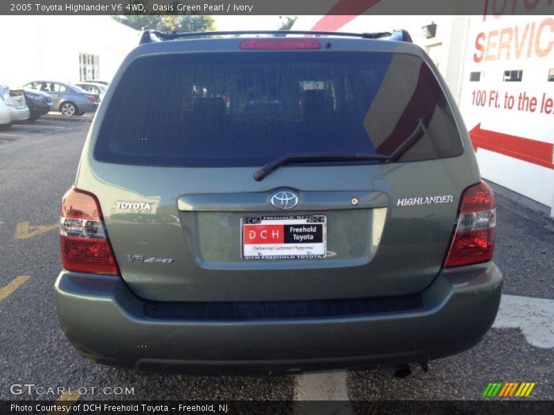 Oasis Green Pearl / Ivory 2005 Toyota Highlander V6 4WD