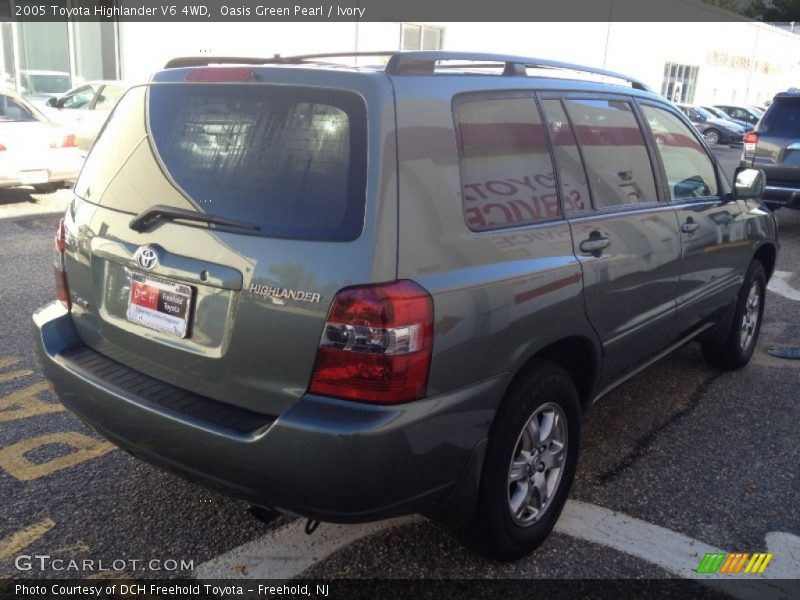Oasis Green Pearl / Ivory 2005 Toyota Highlander V6 4WD