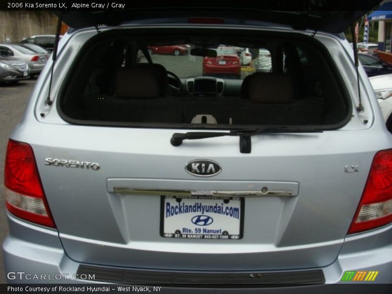 Alpine Gray / Gray 2006 Kia Sorento LX