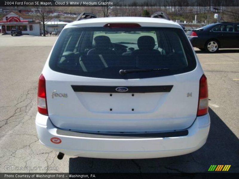 Cloud 9 White / Medium Graphite 2004 Ford Focus SE Wagon