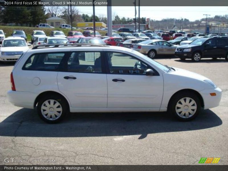 Cloud 9 White / Medium Graphite 2004 Ford Focus SE Wagon