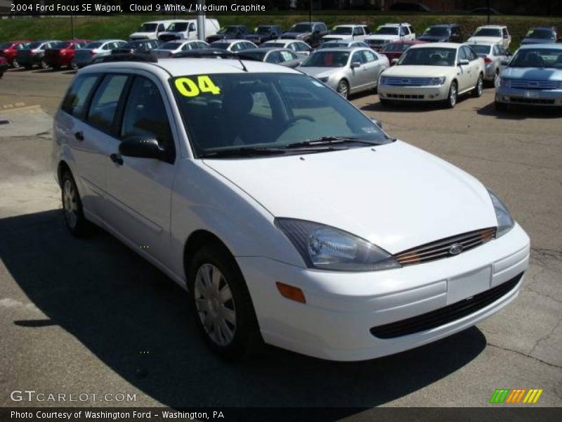 Cloud 9 White / Medium Graphite 2004 Ford Focus SE Wagon