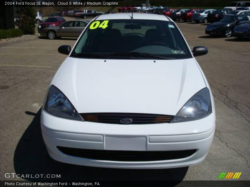 Cloud 9 White / Medium Graphite 2004 Ford Focus SE Wagon
