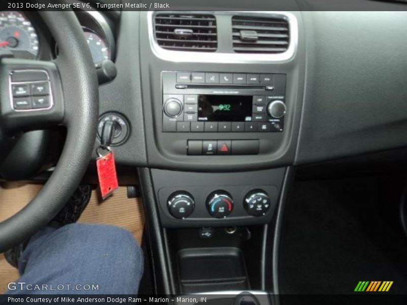 Tungsten Metallic / Black 2013 Dodge Avenger SE V6